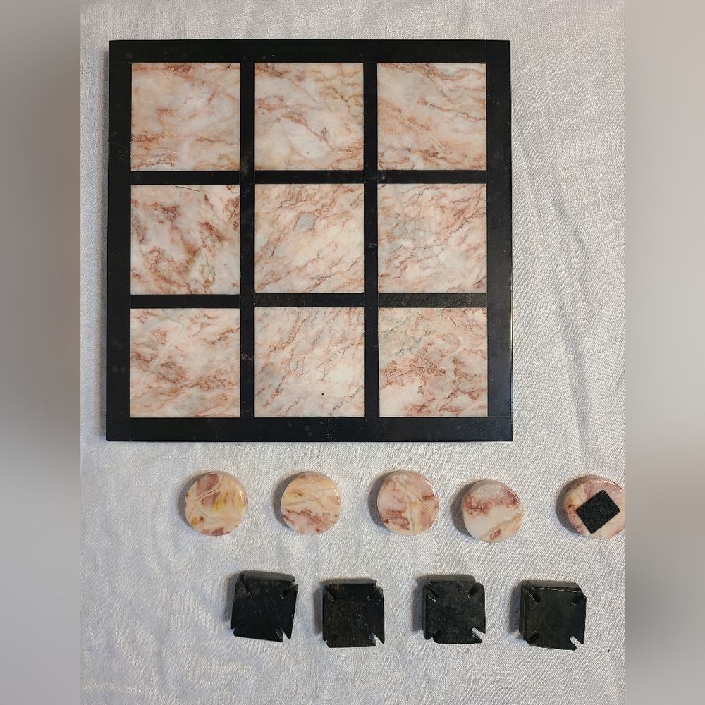 Onyx tic-tack-toe set